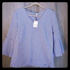 3/4 bell sleeve gingham pattern vneck blouse